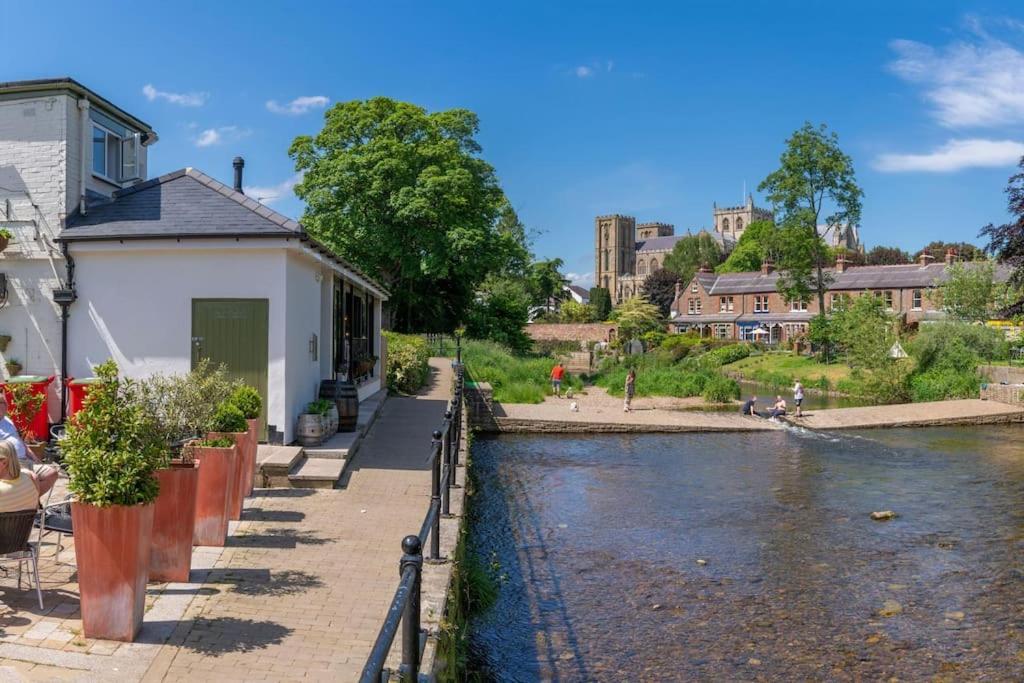 Lovely 4 Bedroom Edwardian Property On The River Ripon Exterior photo